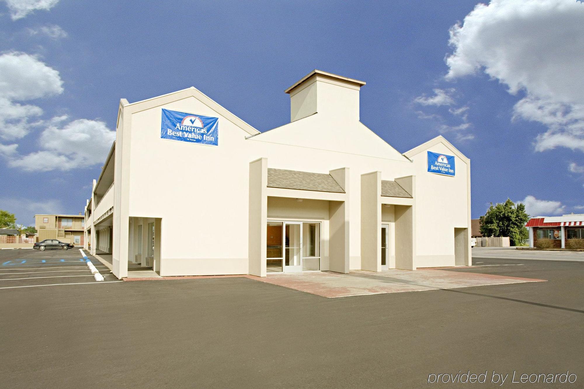 Econo Lodge Metropolis Exterior foto