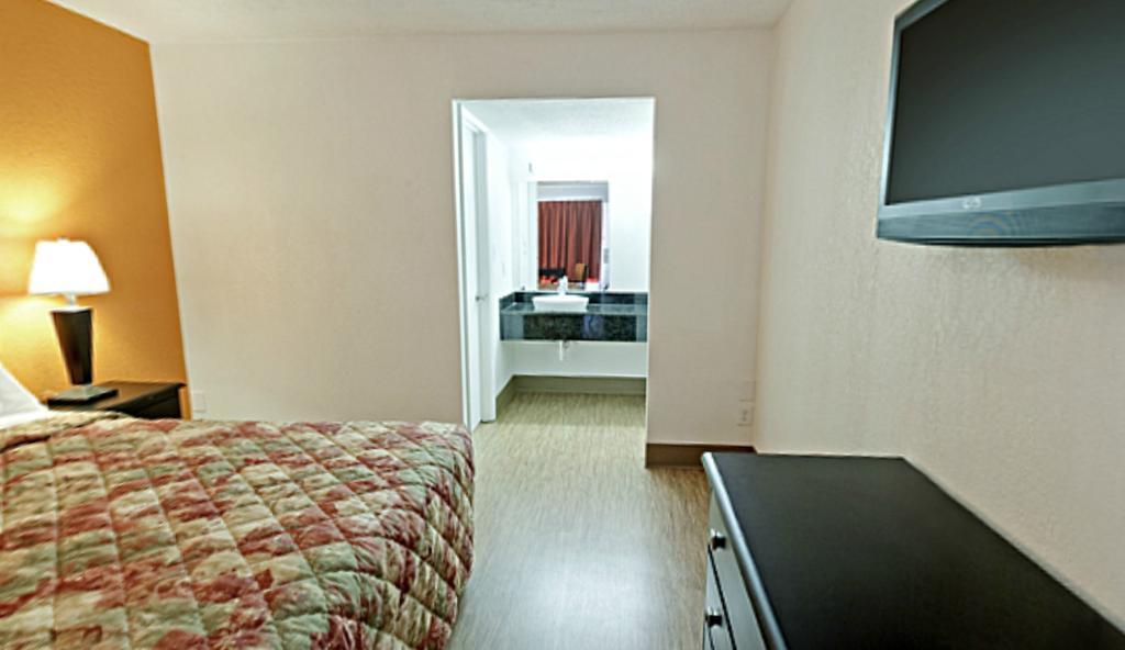 Econo Lodge Metropolis Cameră foto